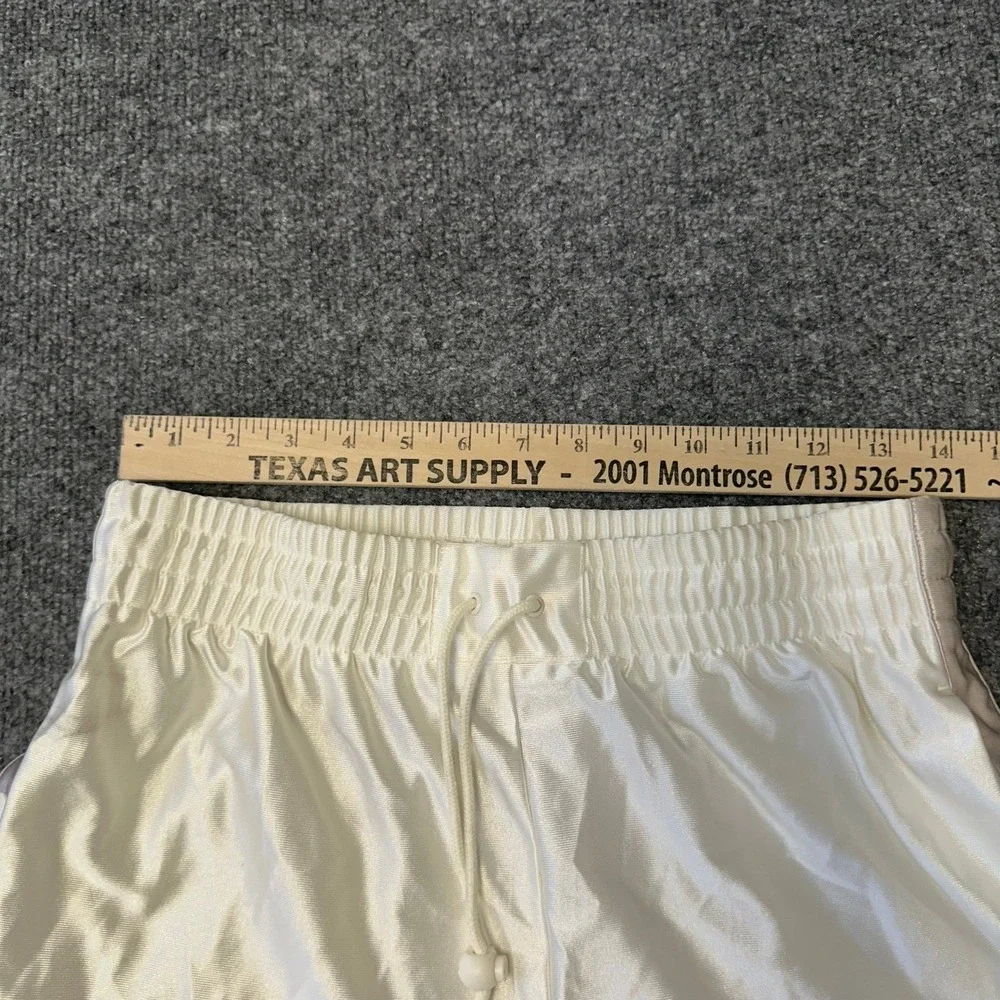 Nike Shorts Womens Size S Cream Satin Side Snap Athletic Sporty Casual Shorts